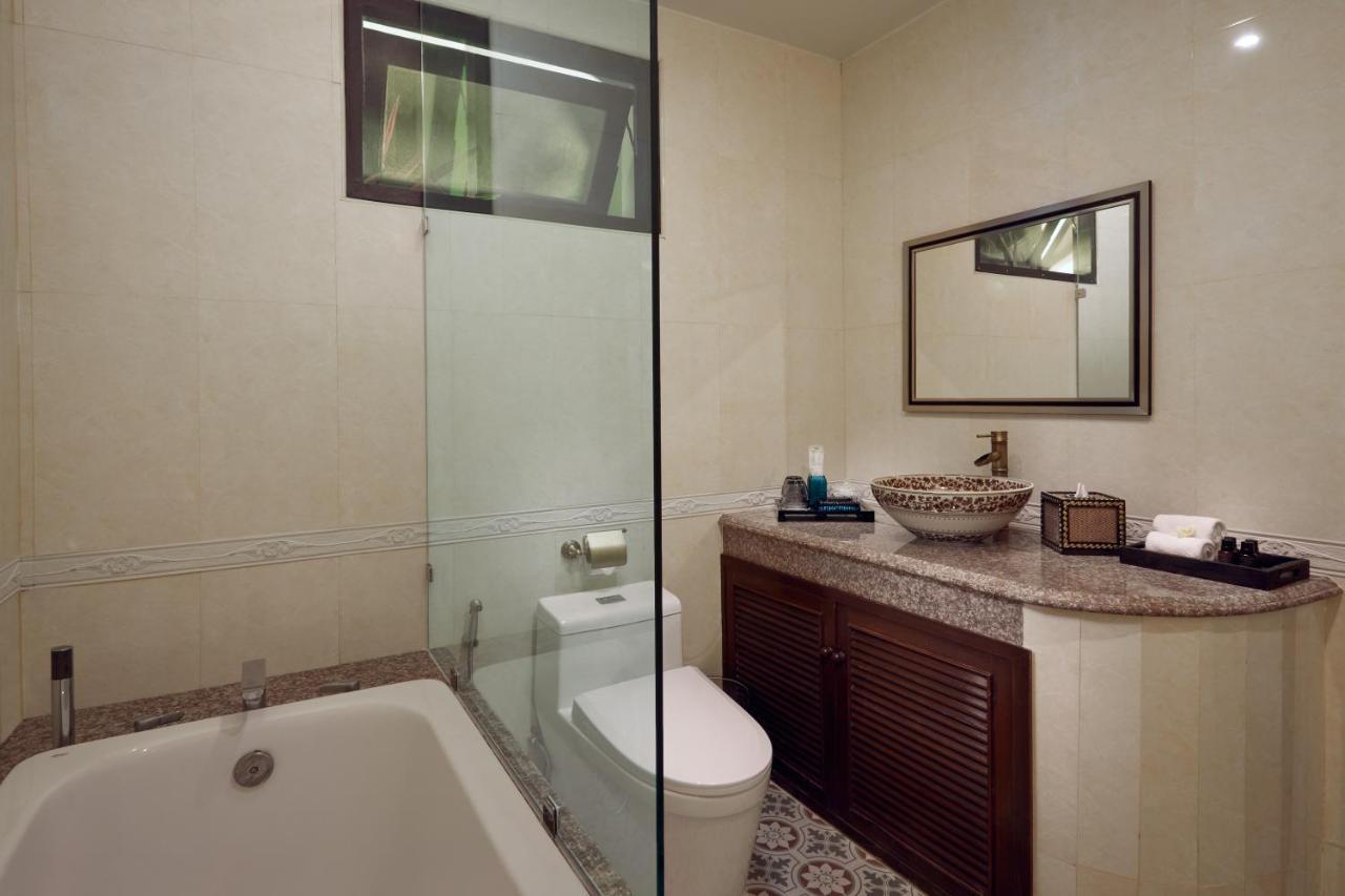 Chinoiserie Collection Resort And Spa Nai Harn Bagian luar foto