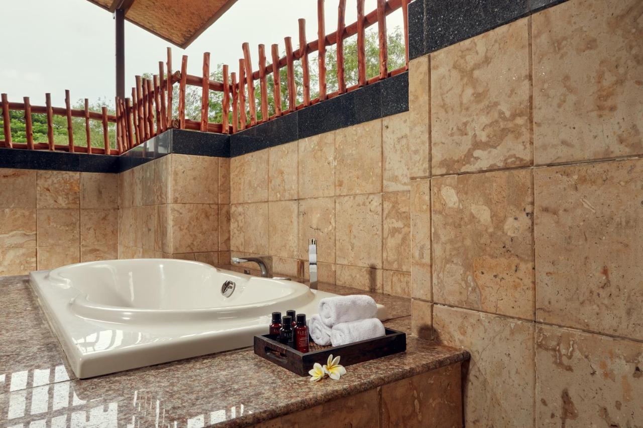 Chinoiserie Collection Resort And Spa Nai Harn Bagian luar foto