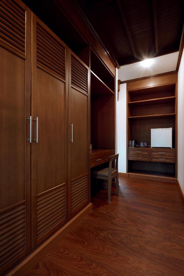 Chinoiserie Collection Resort And Spa Nai Harn Bagian luar foto