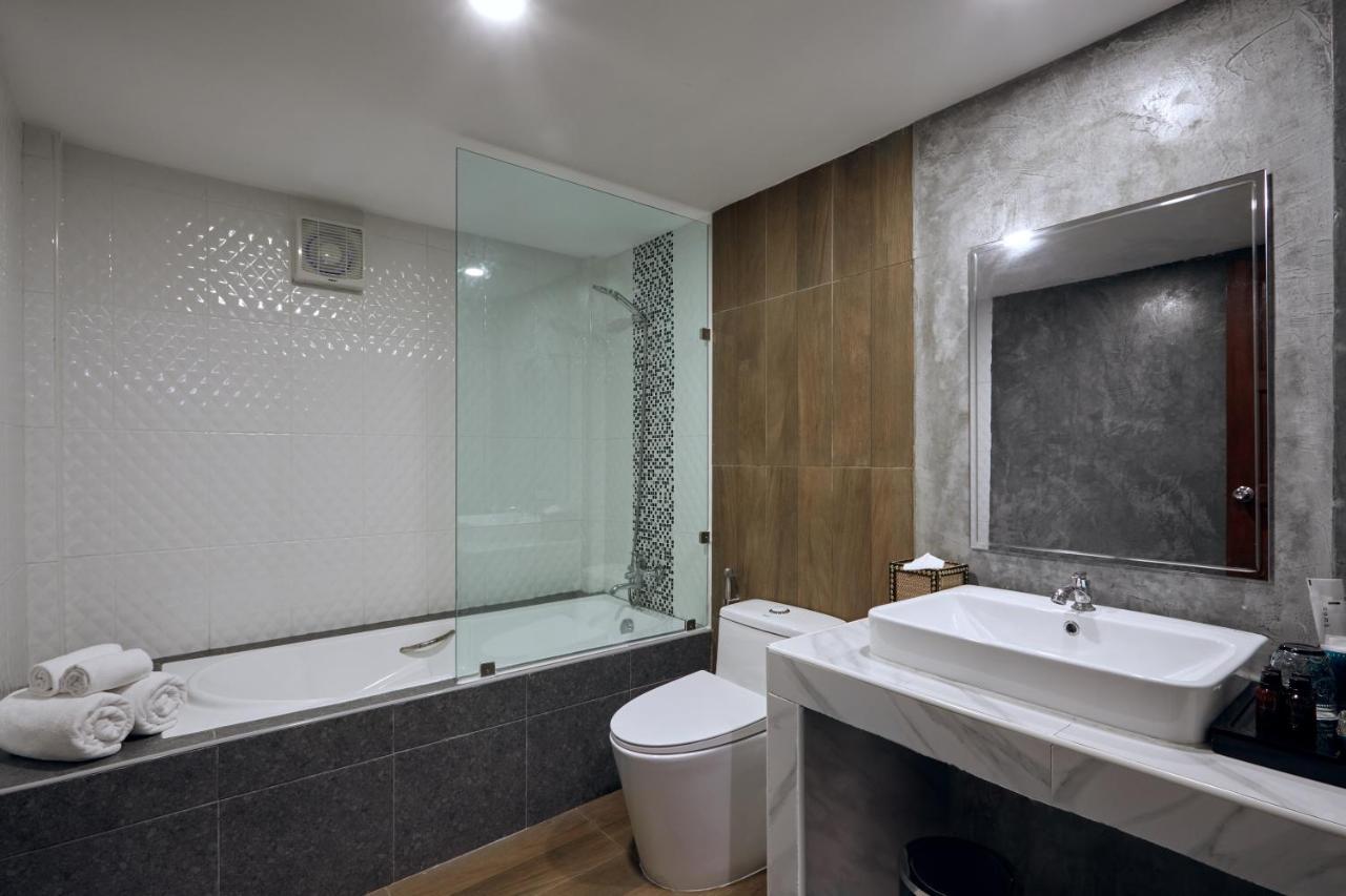 Chinoiserie Collection Resort And Spa Nai Harn Bagian luar foto