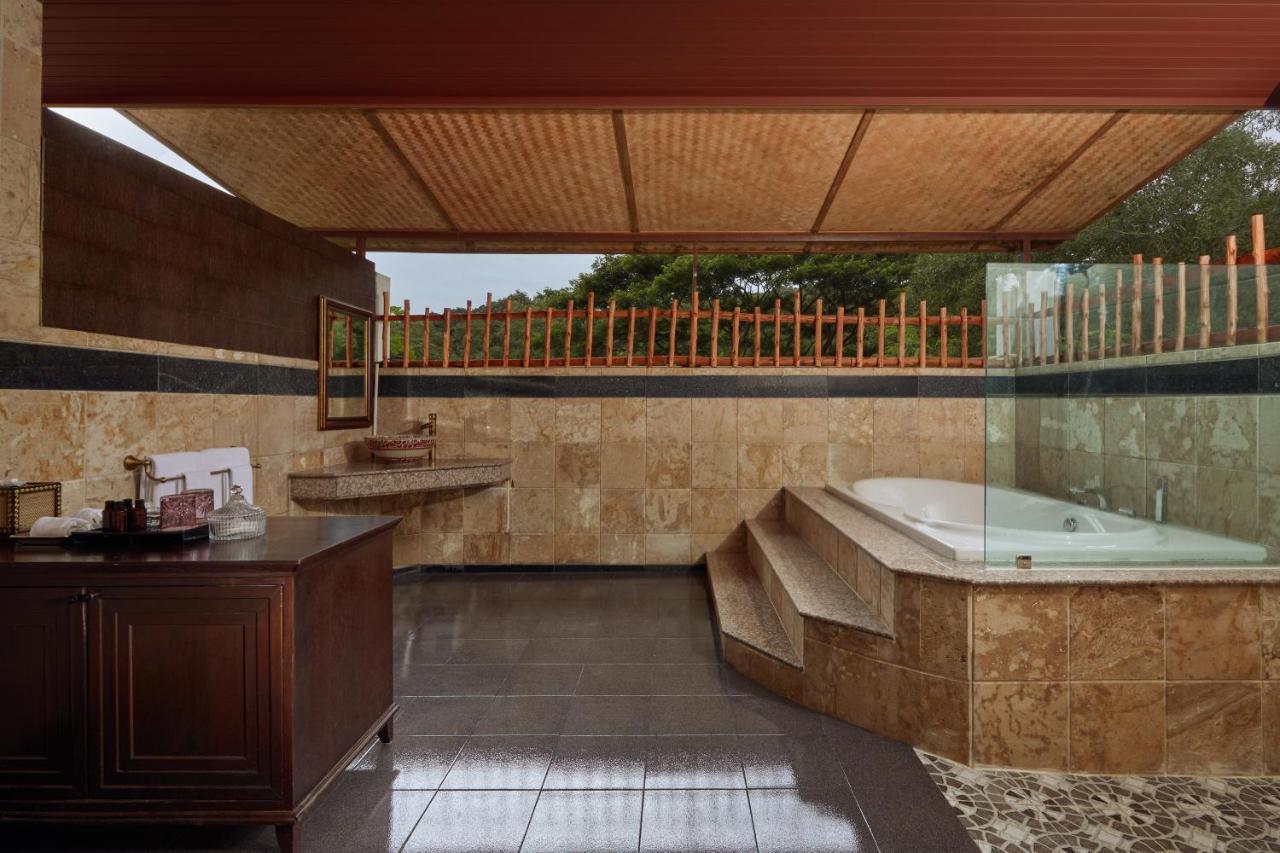Chinoiserie Collection Resort And Spa Nai Harn Bagian luar foto