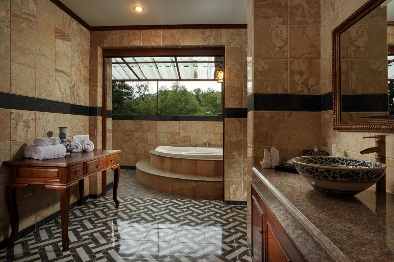 Chinoiserie Collection Resort And Spa Nai Harn Bagian luar foto