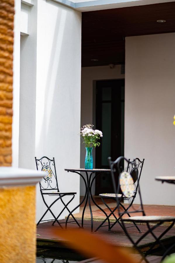 Chinoiserie Collection Resort And Spa Nai Harn Bagian luar foto